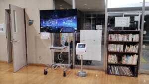 野洲図書館タブレットスタンド