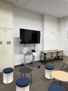 市役所のタブレットスタンド